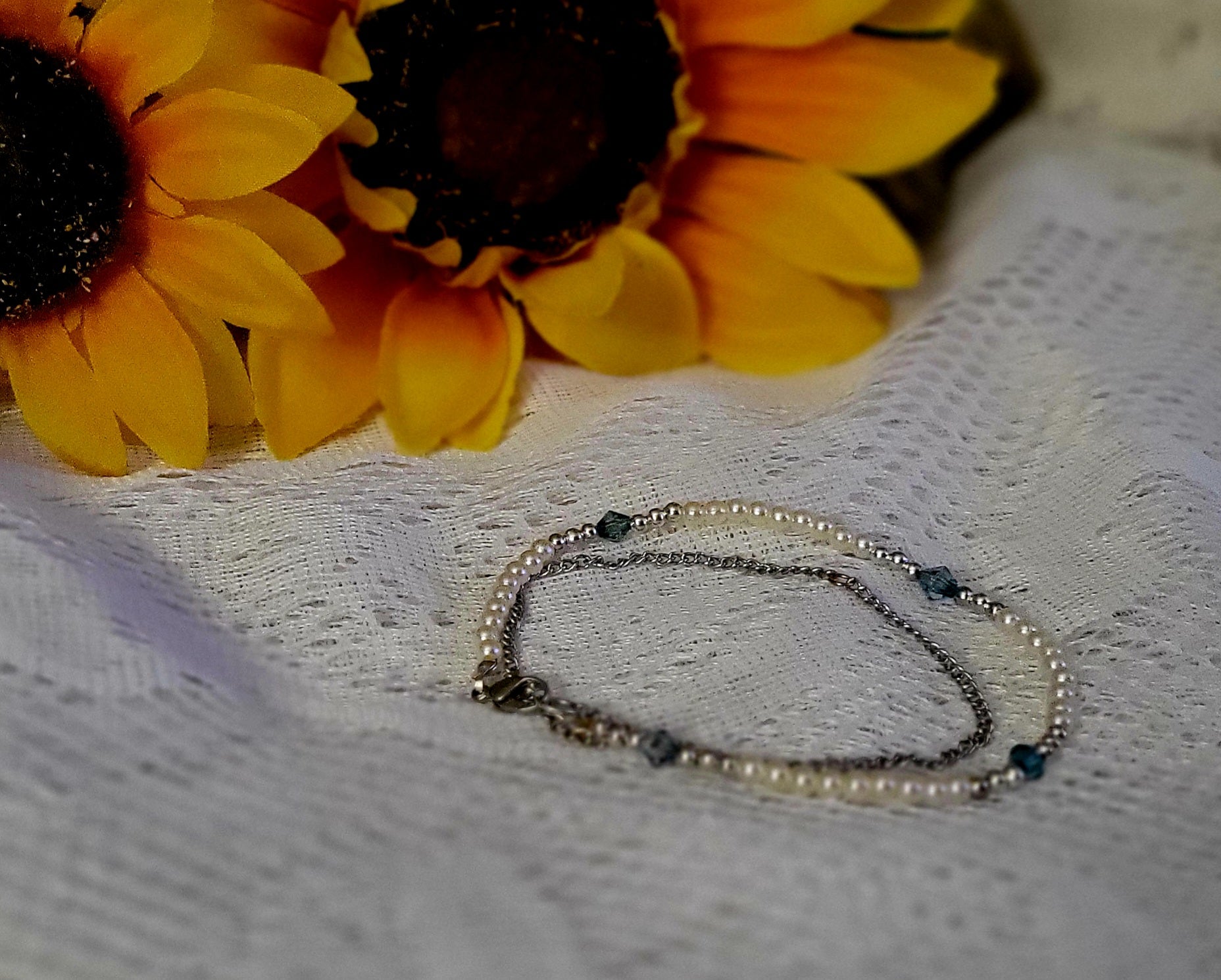 Minimalist Handmade Pearl Choker Bracelet | Emerald Crystal Beaded Necklace